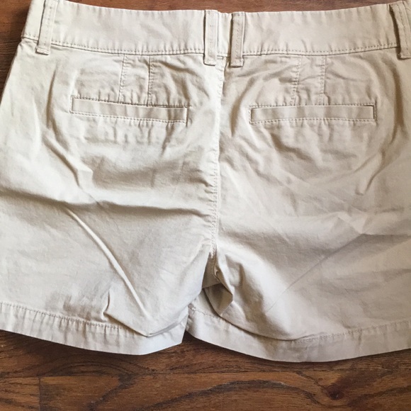 Old Navy. Khaki chino shorts. Size 2 - Picture 3 of 3